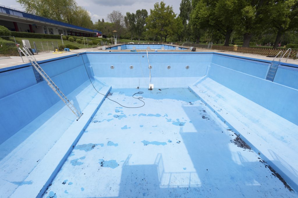 Transform Your Oasis: Expert Tips for Swimming Pool Resurfacing